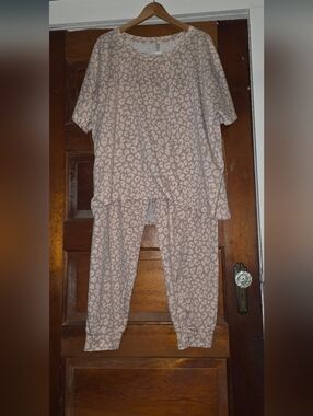 Tranquil & True Cozy Pink Leopard PJS/Loungewear Set